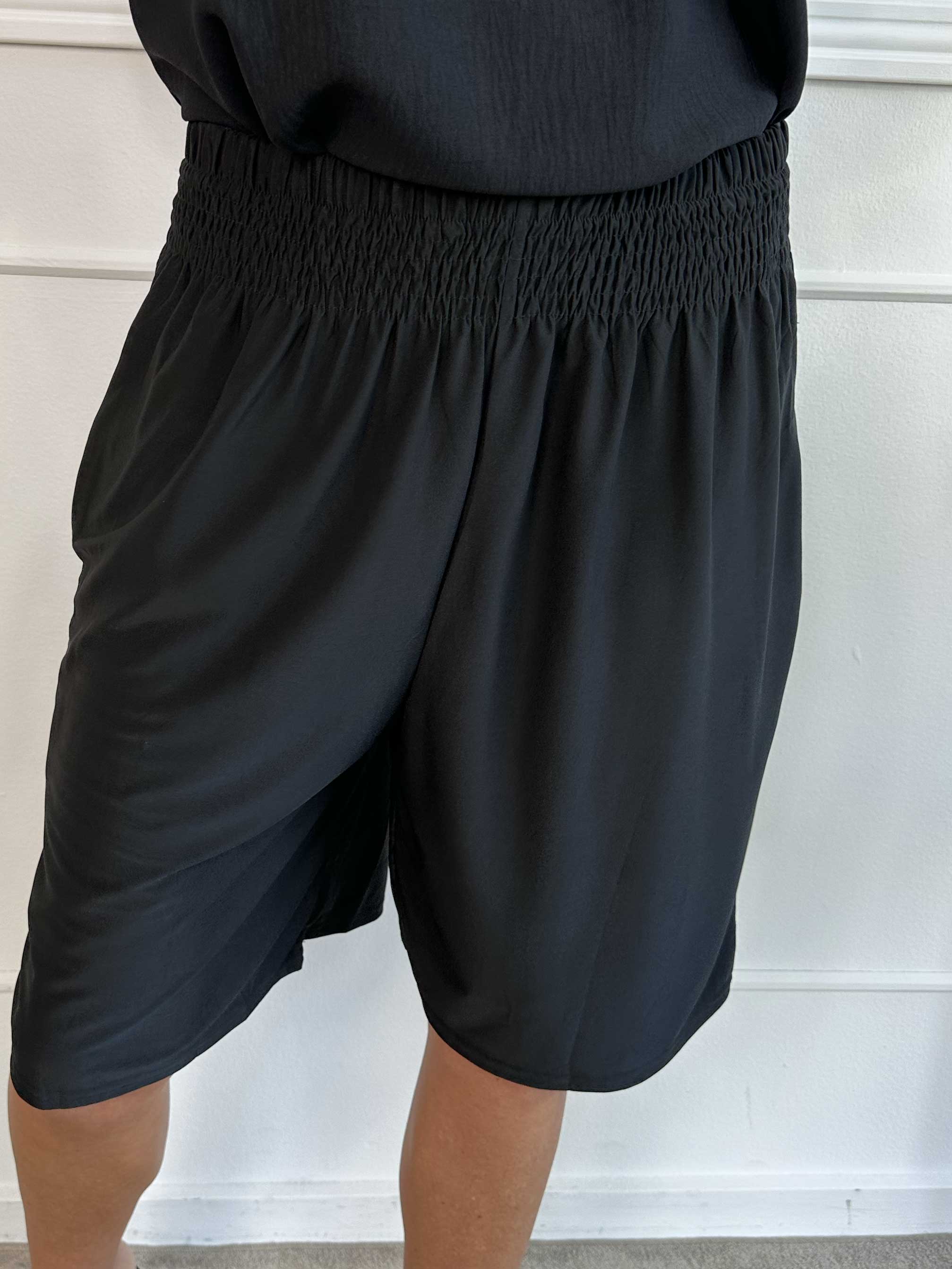 Pams Plain Short Knickers - Shorts i elastiskt tyg med resårkant